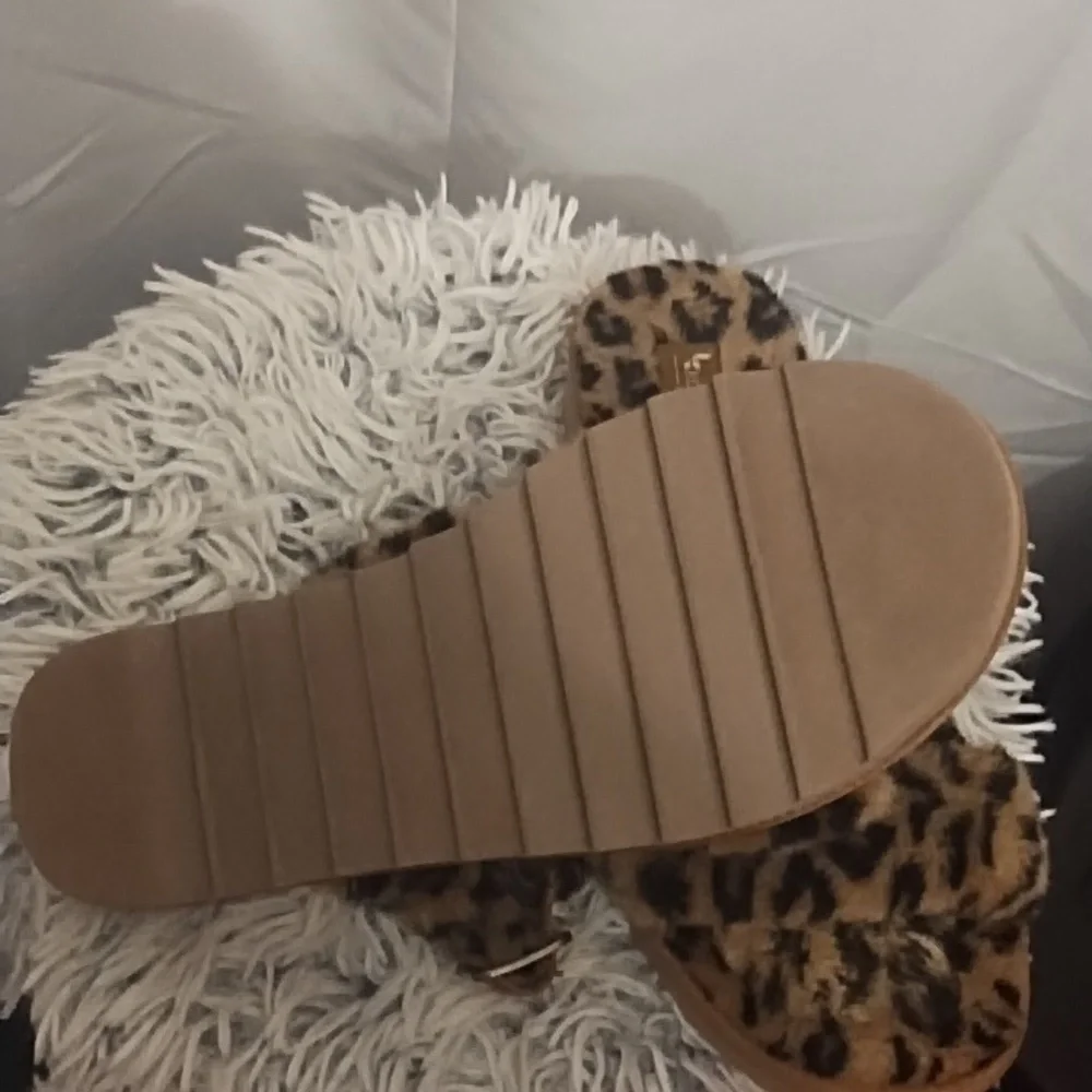 Koolaburra by UGG Tan and Black Furry Slippers - Picture 4 of 6